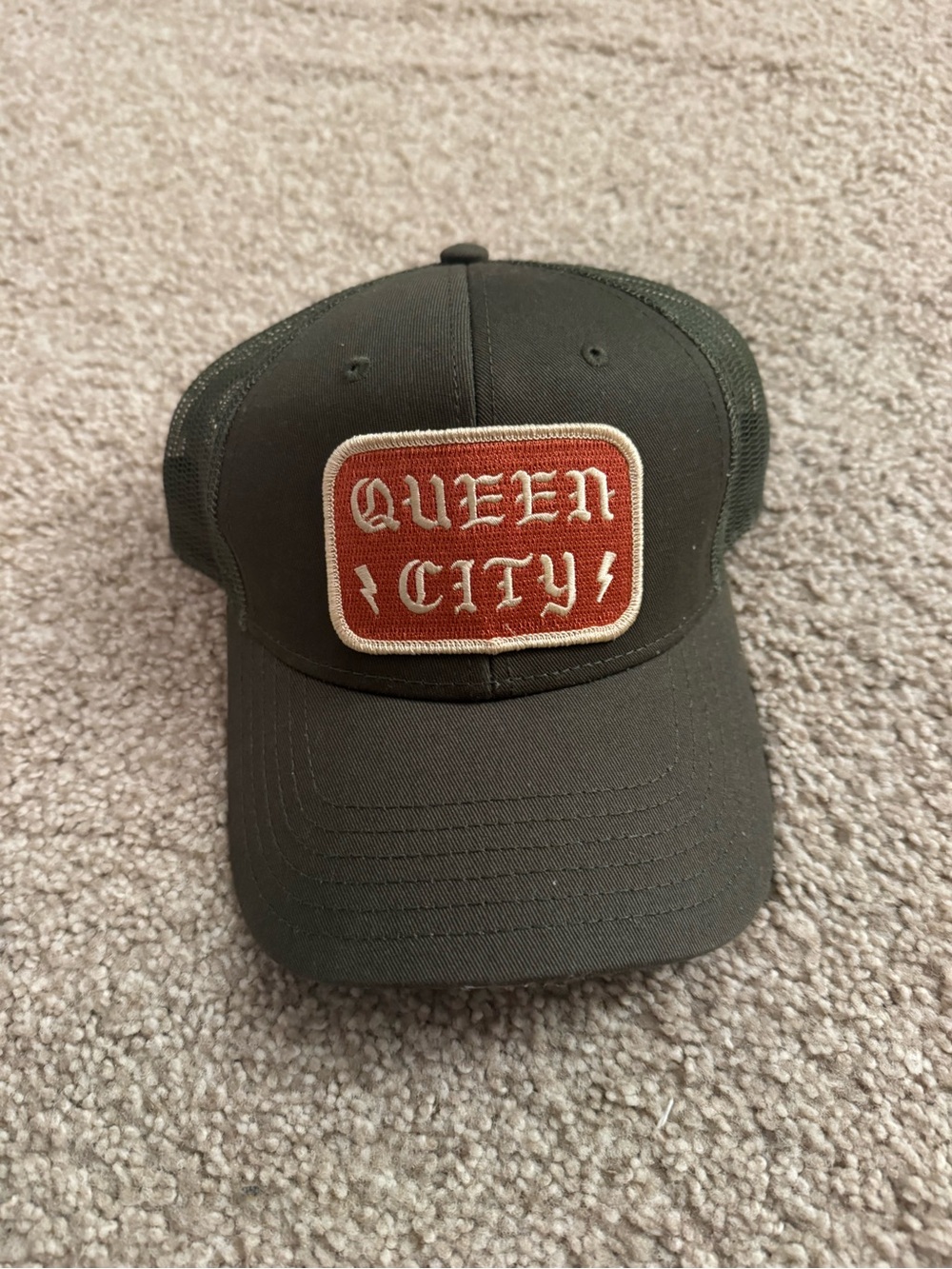 Queen City Embroidered Patch Trucker Hat - Hunter green